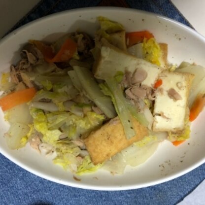 久しぶりに料理しました。カット野菜(白菜、にんじん、きのこ)使用で、厚揚げを切っただけ(笑)。簡単でうまいけど、ツナ缶が食塩不使用だったので少し味が薄かった。